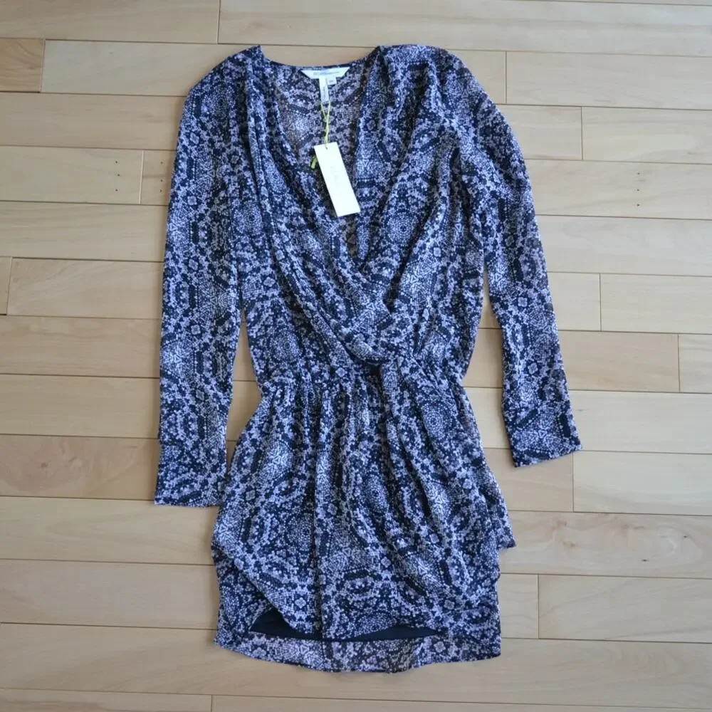 NWT BCBGeneration Long Sleeve Mini Dress Deep V Neck Size XXS